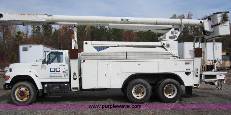 image for item C5952 1998 Ford FT900 utility bucket truck