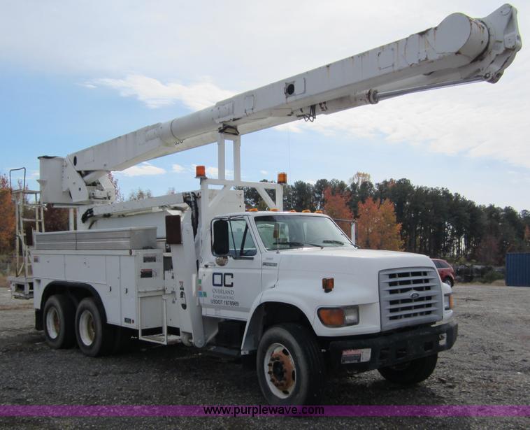image for item C5952 1998 Ford FT900 utility bucket truck