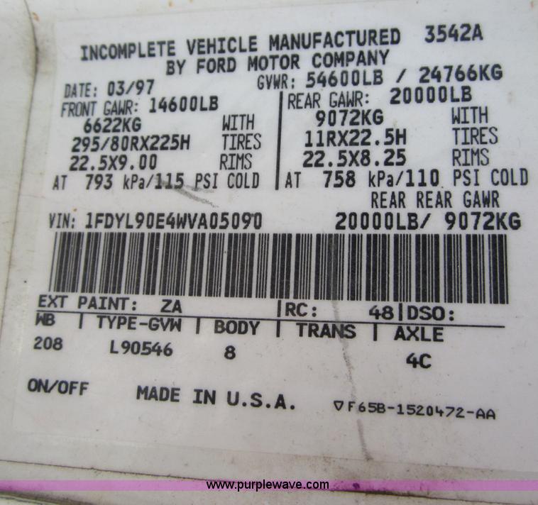 image for item C5952 1998 Ford FT900 utility bucket truck