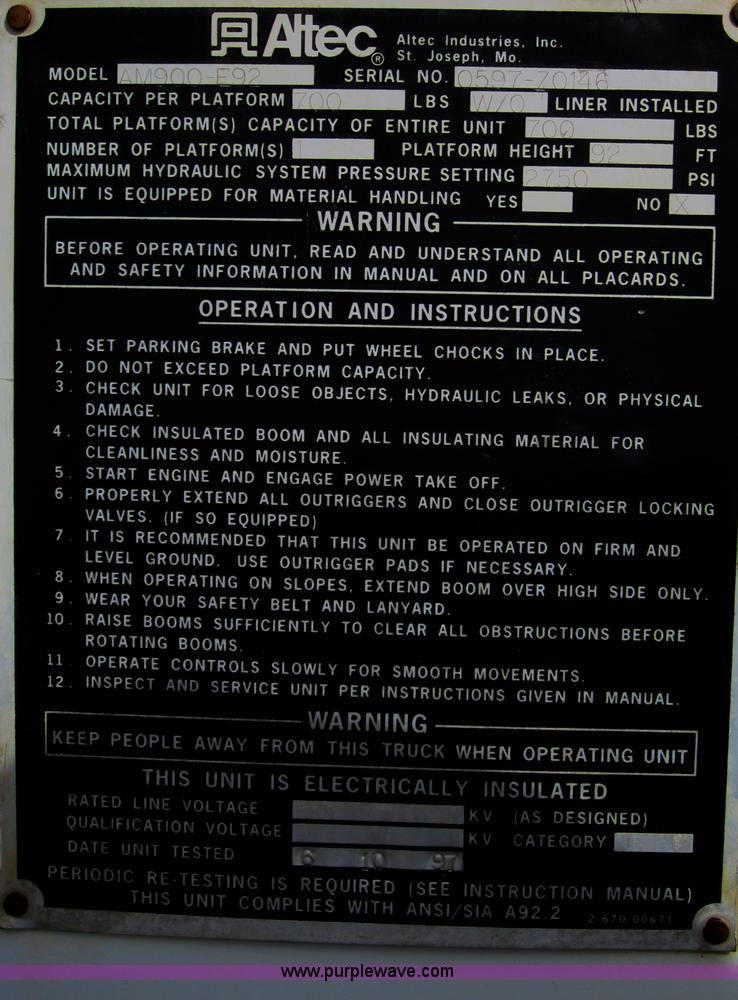 image for item C5952 1998 Ford FT900 utility bucket truck