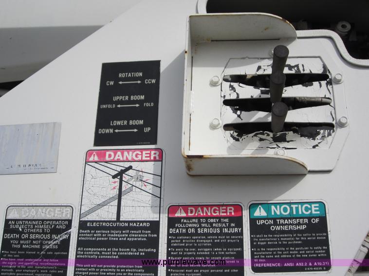 image for item C5952 1998 Ford FT900 utility bucket truck