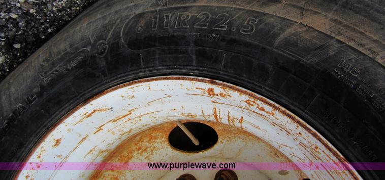 image for item C5952 1998 Ford FT900 utility bucket truck