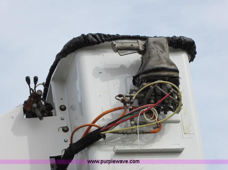 image for item C5952 1998 Ford FT900 utility bucket truck