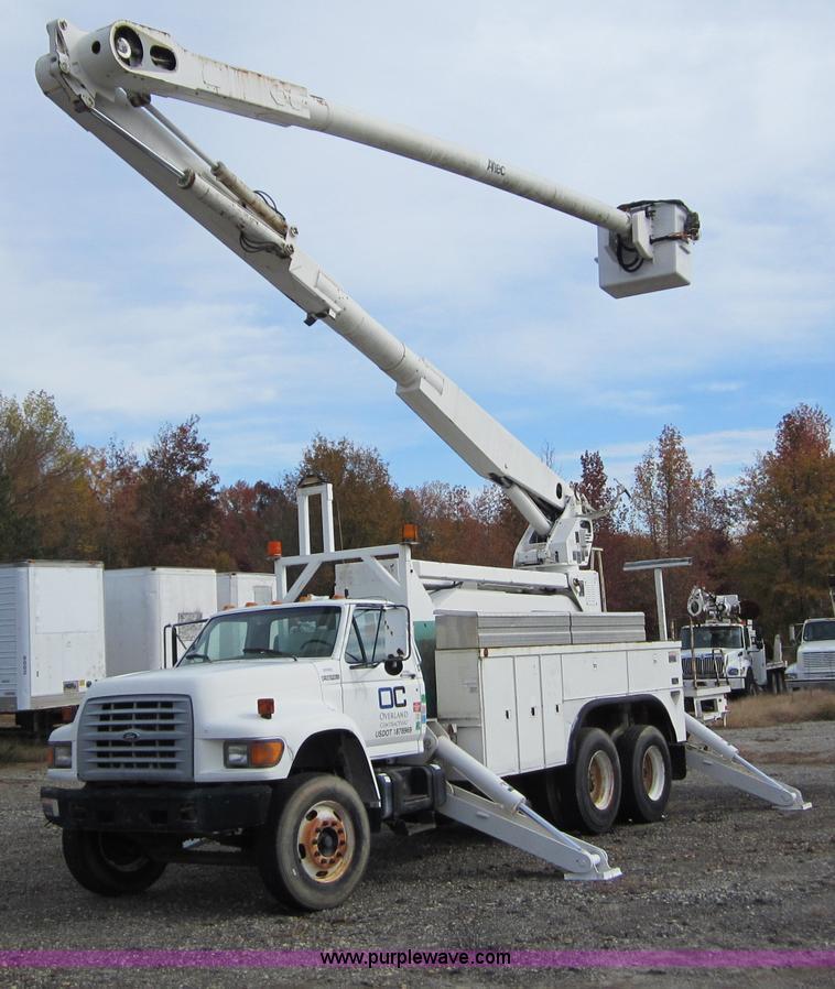 image for item C5952 1998 Ford FT900 utility bucket truck