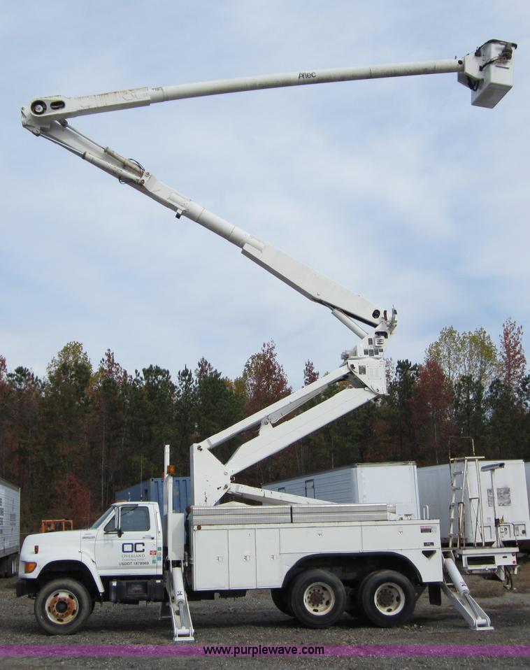 image for item C5952 1998 Ford FT900 utility bucket truck