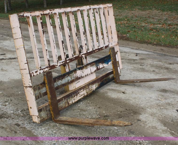 image for item H9504 Forklift carriage with forks