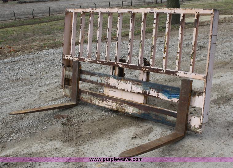 image for item H9504 Forklift carriage with forks