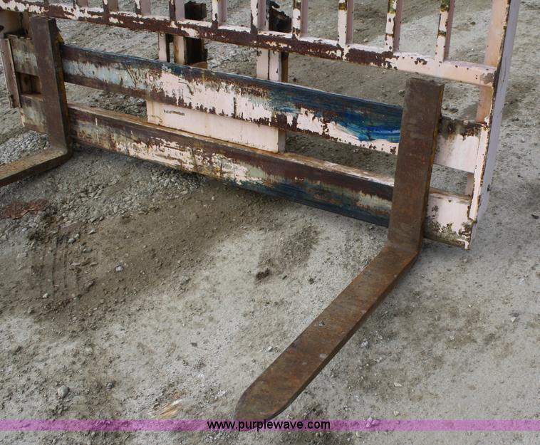 image for item H9504 Forklift carriage with forks