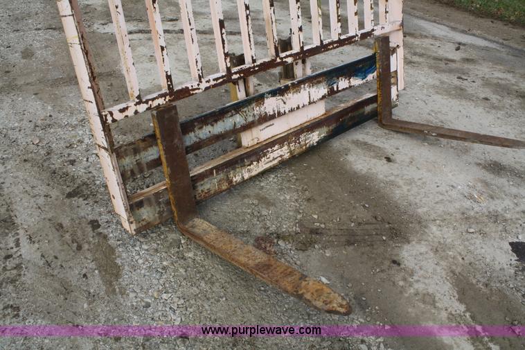 image for item H9504 Forklift carriage with forks