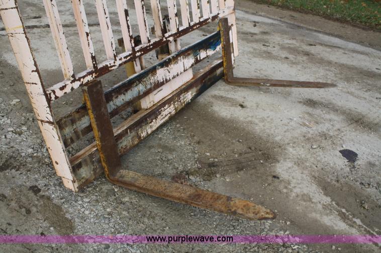 image for item H9504 Forklift carriage with forks