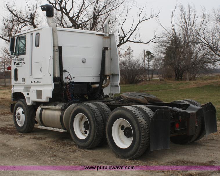 image for item A6559 1991 Ford CLT9000 semi truck