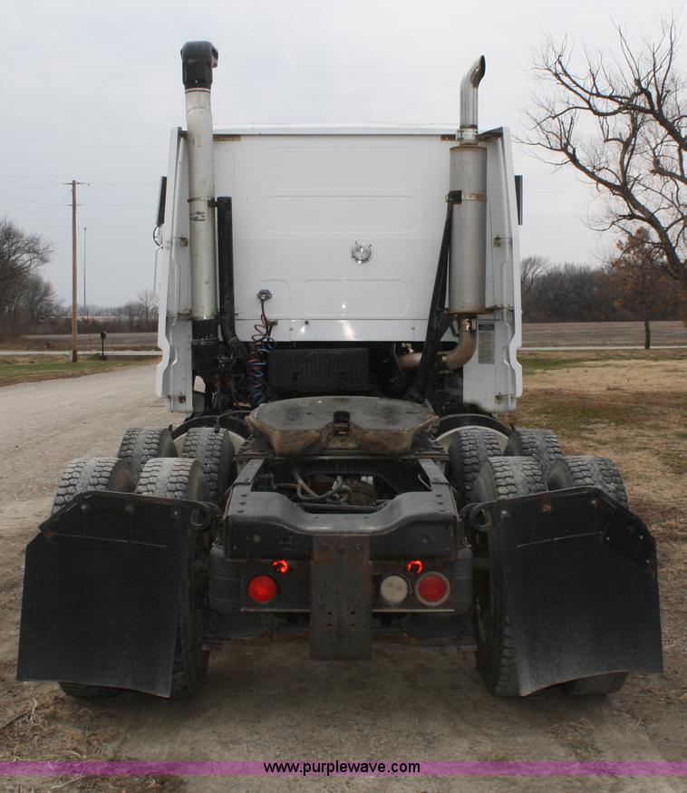 image for item A6559 1991 Ford CLT9000 semi truck