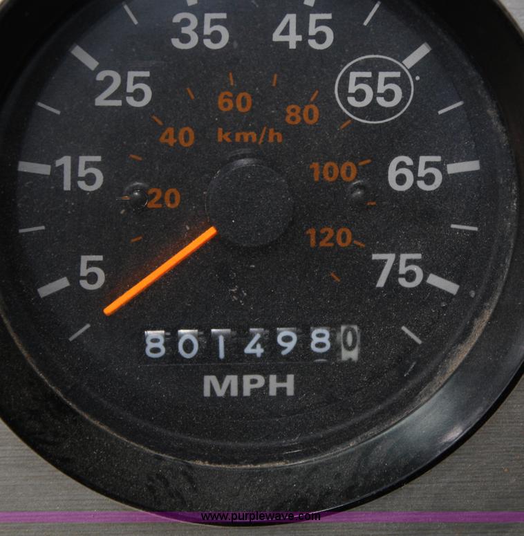 image for item A6559 1991 Ford CLT9000 semi truck