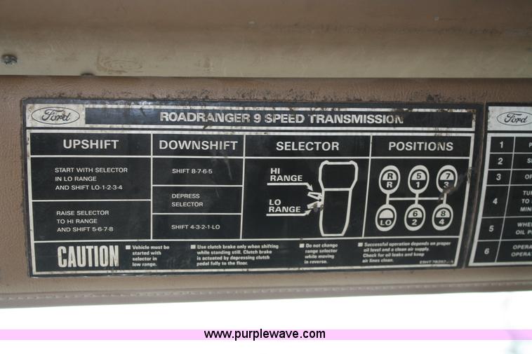 image for item A6559 1991 Ford CLT9000 semi truck