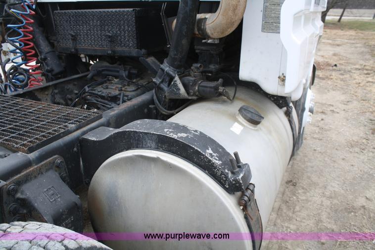 image for item A6559 1991 Ford CLT9000 semi truck