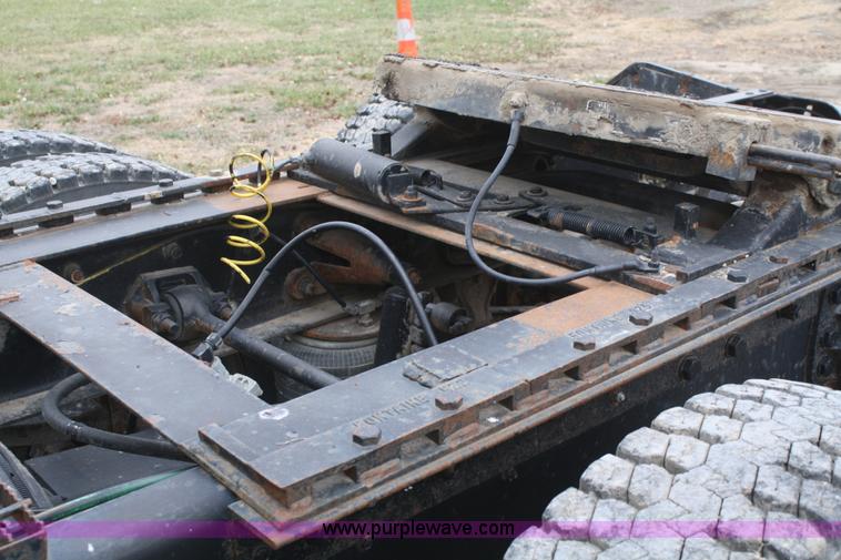 image for item A6559 1991 Ford CLT9000 semi truck