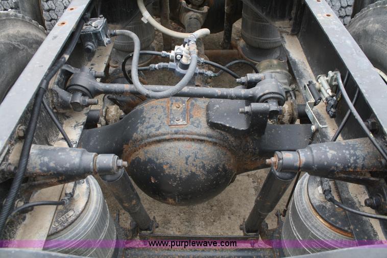 image for item A6559 1991 Ford CLT9000 semi truck