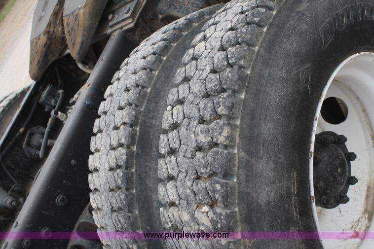 image for item A6559 1991 Ford CLT9000 semi truck