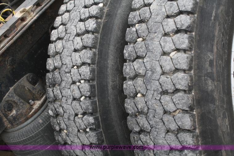 image for item A6559 1991 Ford CLT9000 semi truck