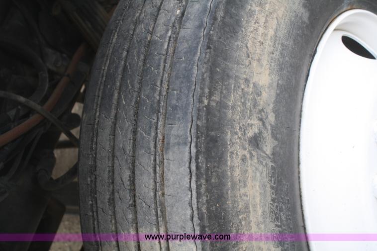 image for item A6559 1991 Ford CLT9000 semi truck