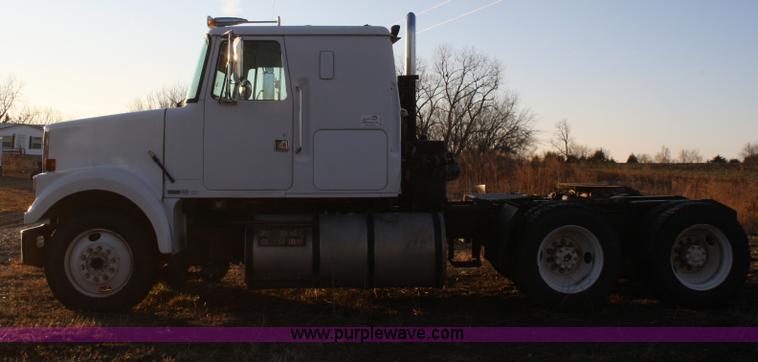 image for item A6615 1988 White WIM semi truck