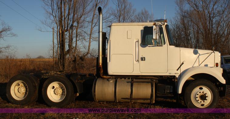 image for item A6615 1988 White WIM semi truck