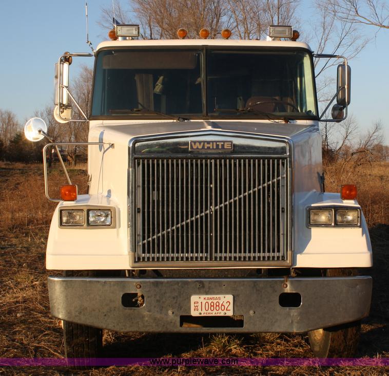 image for item A6615 1988 White WIM semi truck