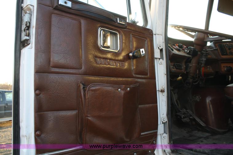 image for item A6615 1988 White WIM semi truck