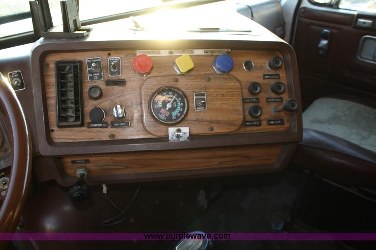 image for item A6615 1988 White WIM semi truck