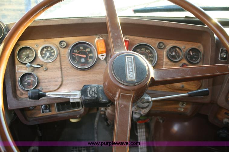 image for item A6615 1988 White WIM semi truck