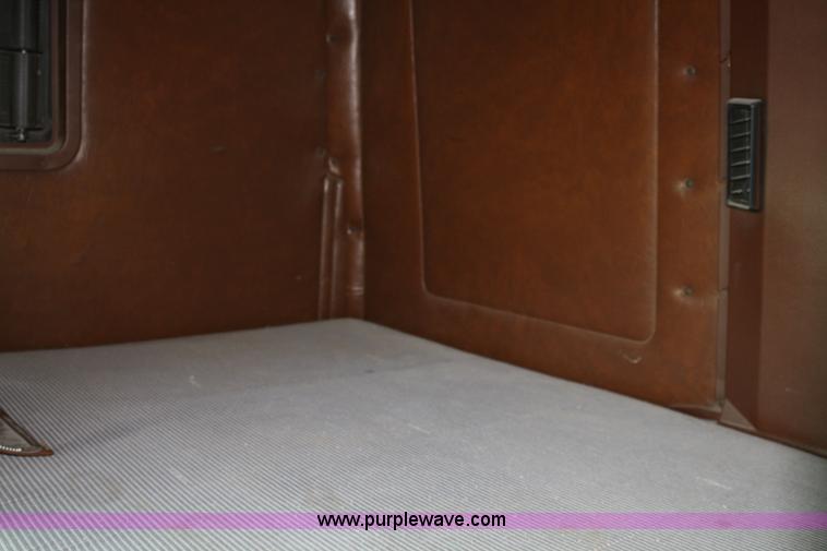 image for item A6615 1988 White WIM semi truck