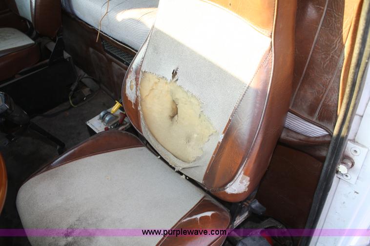 image for item A6615 1988 White WIM semi truck