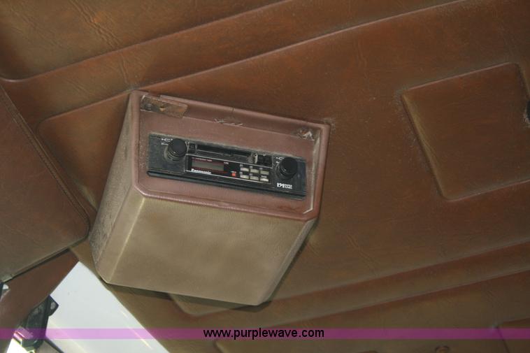 image for item A6615 1988 White WIM semi truck