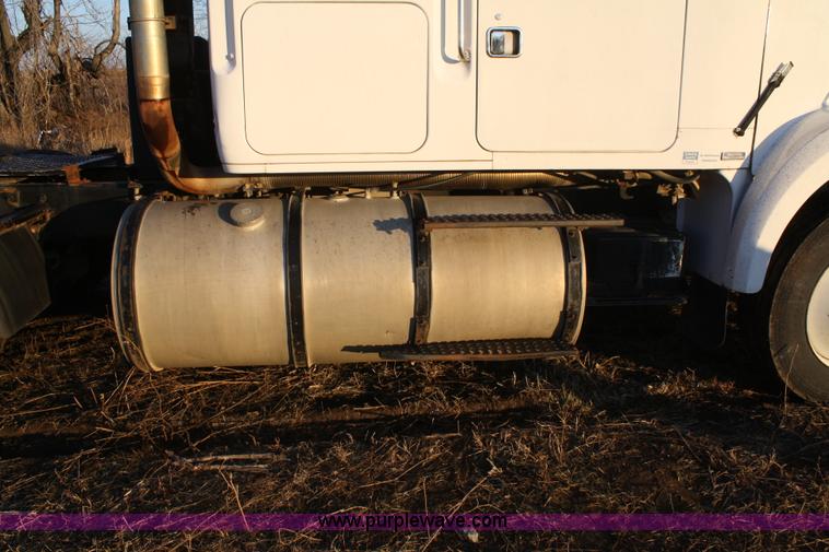 image for item A6615 1988 White WIM semi truck