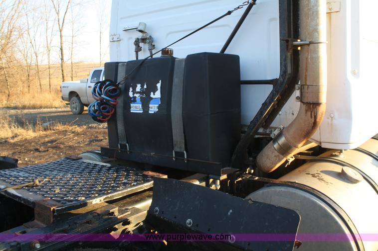 image for item A6615 1988 White WIM semi truck