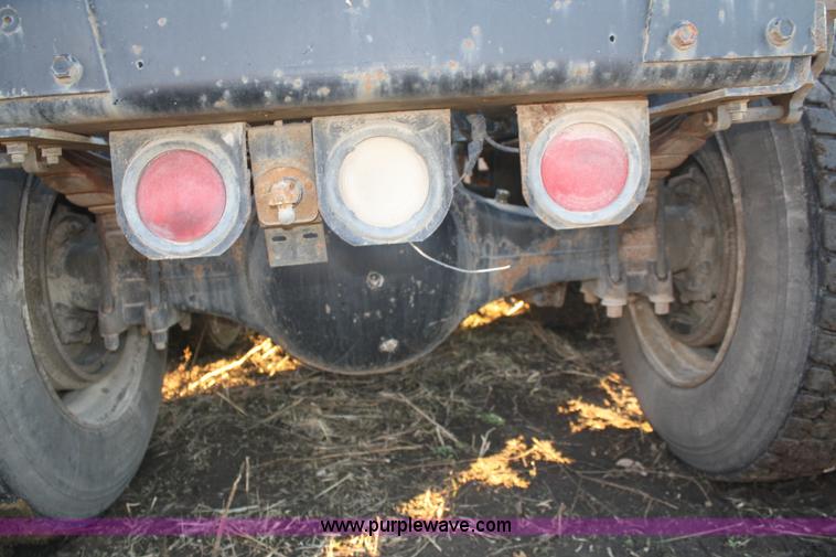 image for item A6615 1988 White WIM semi truck