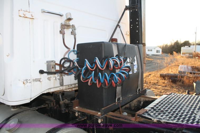 image for item A6615 1988 White WIM semi truck