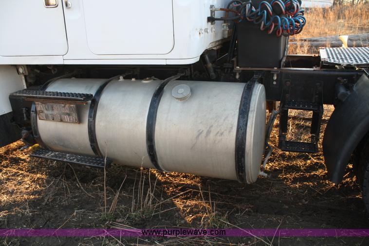 image for item A6615 1988 White WIM semi truck