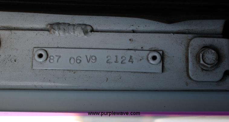 image for item A6615 1988 White WIM semi truck