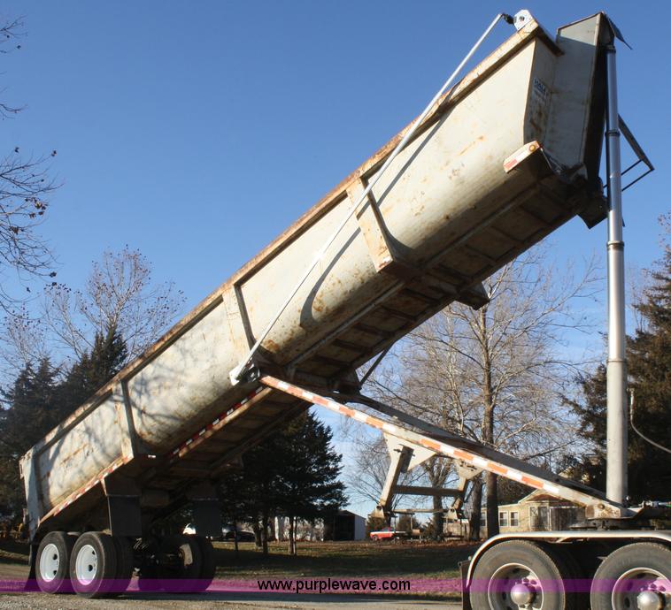 image for item A6618 2001 Ravens FFST-39 PRO end dump scrap trailer