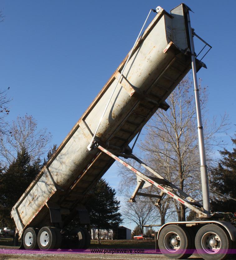 image for item A6618 2001 Ravens FFST-39 PRO end dump scrap trailer