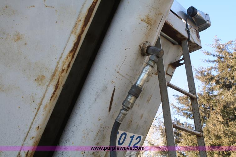 image for item A6618 2001 Ravens FFST-39 PRO end dump scrap trailer