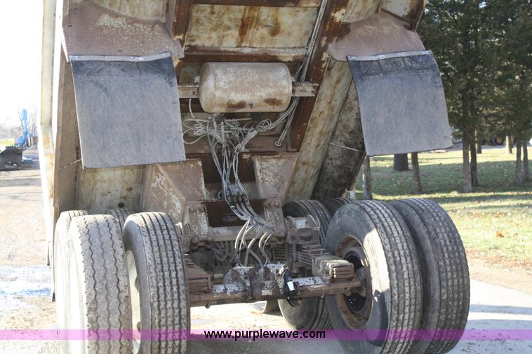 image for item A6618 2001 Ravens FFST-39 PRO end dump scrap trailer