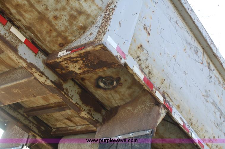 image for item A6618 2001 Ravens FFST-39 PRO end dump scrap trailer