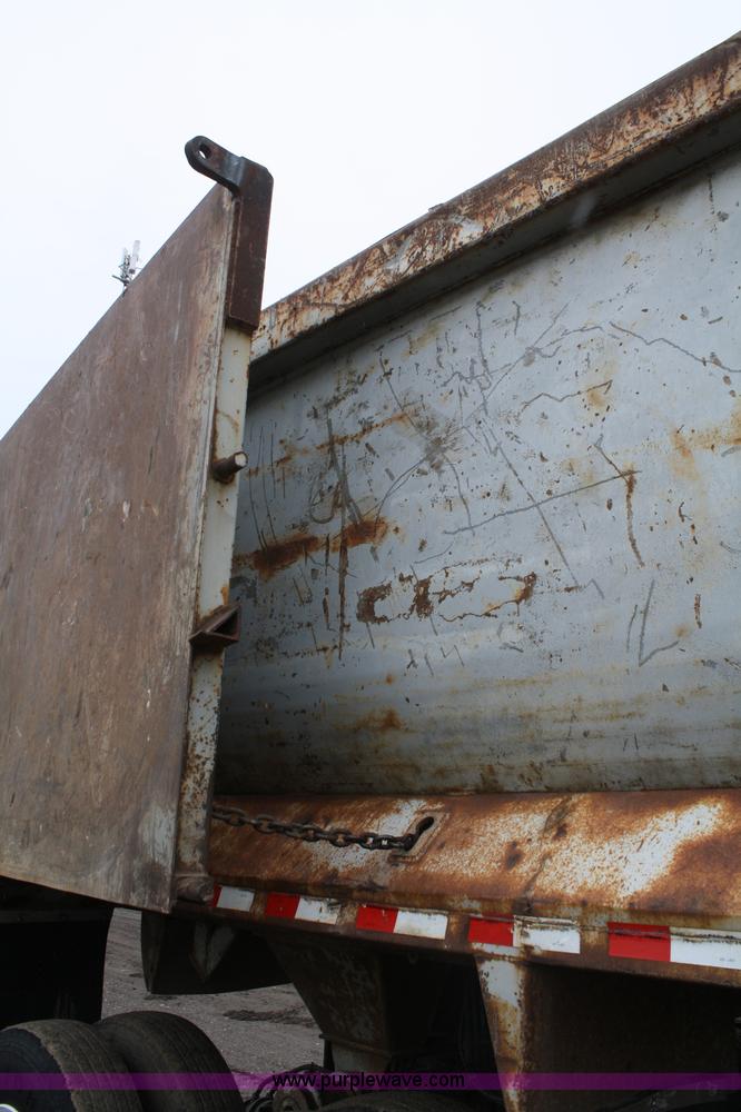 image for item A6618 2001 Ravens FFST-39 PRO end dump scrap trailer