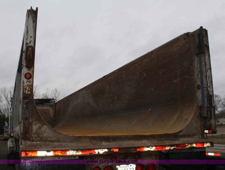 image for item A6618 2001 Ravens FFST-39 PRO end dump scrap trailer