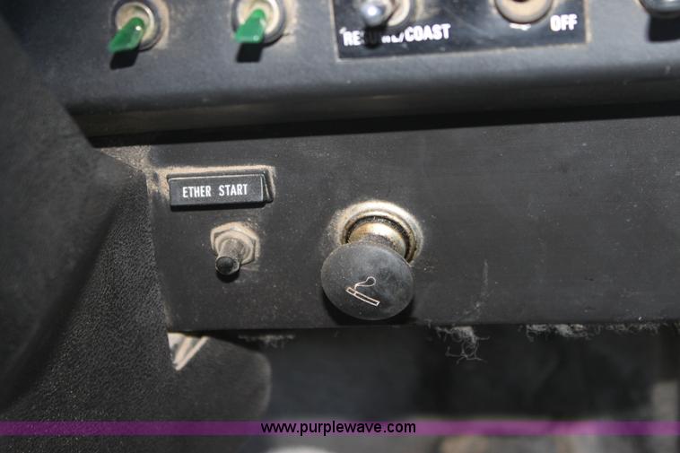 image for item B8751 1991 International 9400 Eagle semi truck