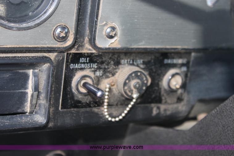 image for item B8751 1991 International 9400 Eagle semi truck