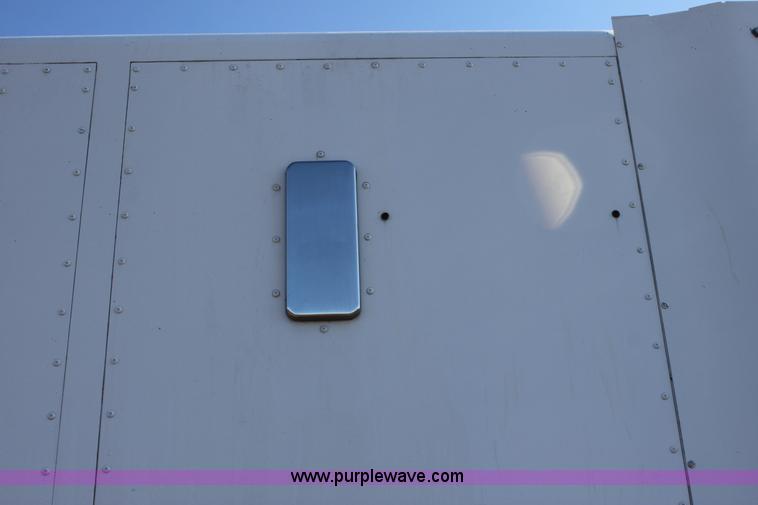 image for item B8751 1991 International 9400 Eagle semi truck