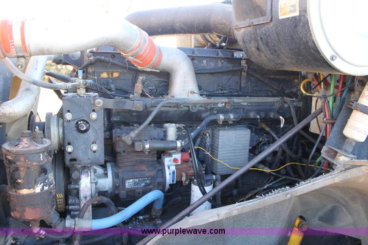 image for item B8751 1991 International 9400 Eagle semi truck